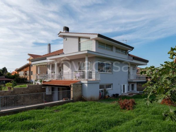 casa indipendente in vendita ad Anzio in zona Villa Claudia