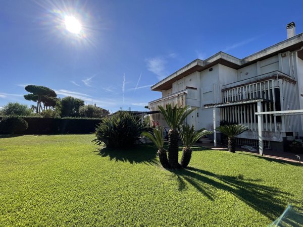 casa indipendente in vendita ad Anzio in zona Mare