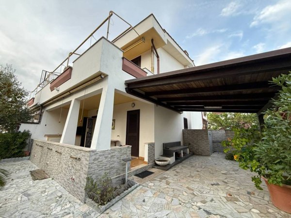casa indipendente in vendita ad Anzio in zona Cincinnato