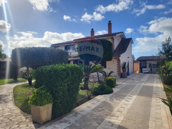 casa indipendente in vendita ad Anzio in zona Lido dei Pini
