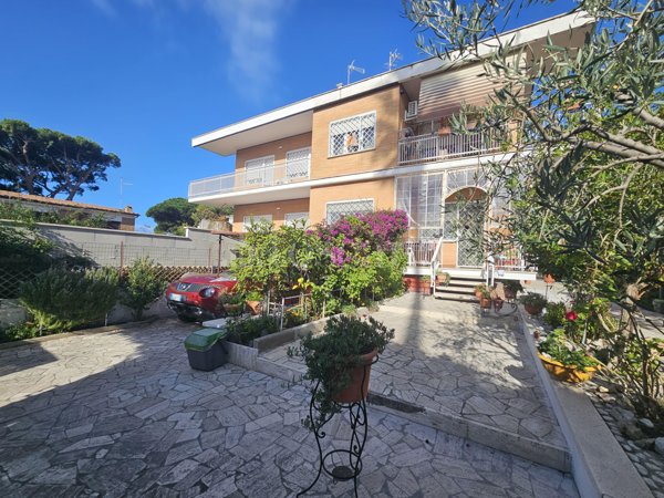 casa indipendente in vendita ad Anzio in zona Lido delle Sirene