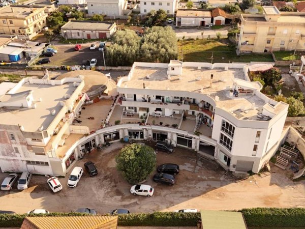 negozio in vendita ad Anzio in zona Villa Claudia