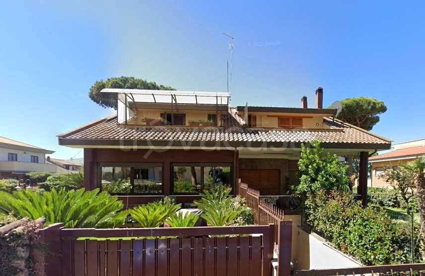 casa indipendente in vendita ad Anzio in zona Mare