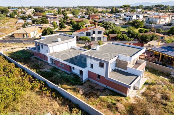 casa indipendente in vendita ad Anzio in zona Mare