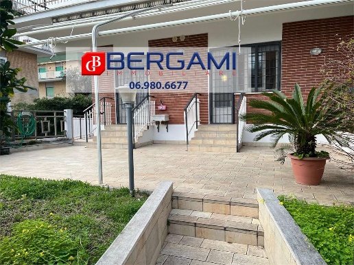 appartamento in vendita ad Anzio in zona Mare