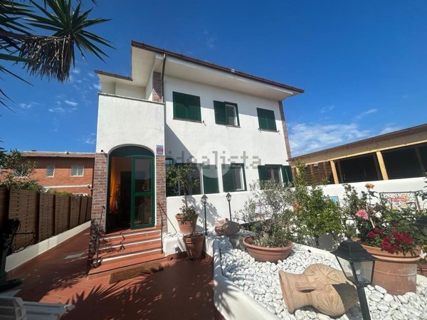 casa indipendente in vendita ad Anzio