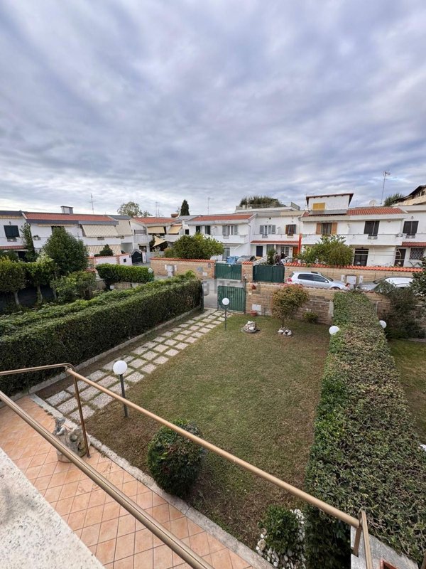 casa indipendente in vendita ad Anzio in zona Villa Claudia