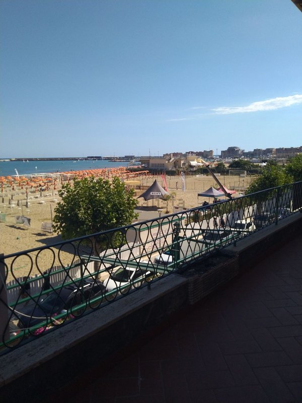 appartamento in vendita ad Anzio in zona Mare