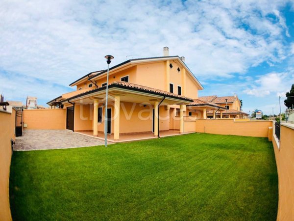 casa indipendente in vendita ad Anzio in zona Stazione