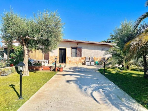 casa indipendente in vendita ad Anzio in zona Lido dei Pini