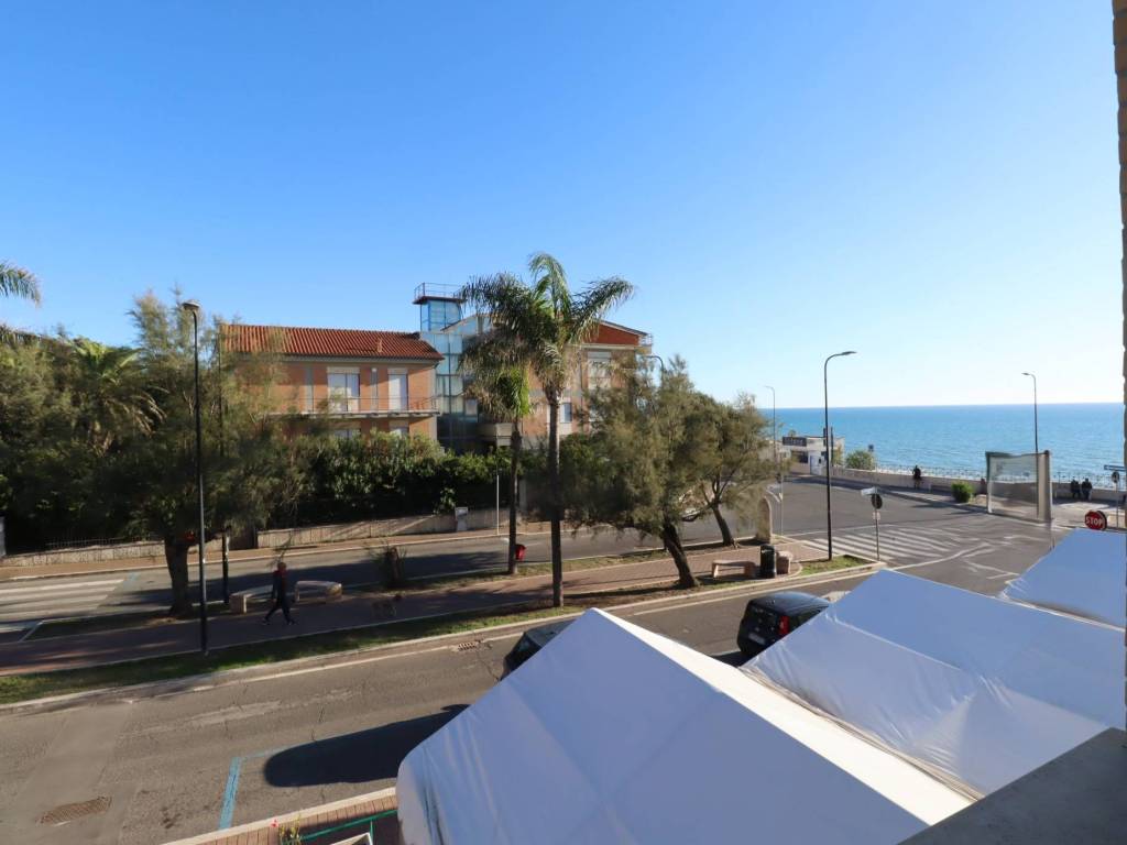 appartamento in vendita ad Anzio in zona Mare