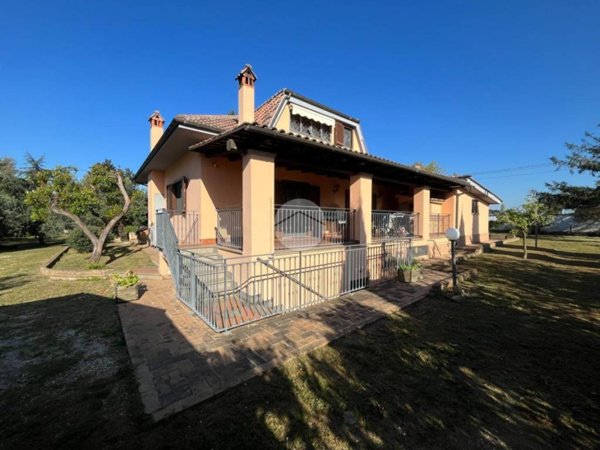 casa indipendente in vendita ad Anzio in zona Lido dei Pini