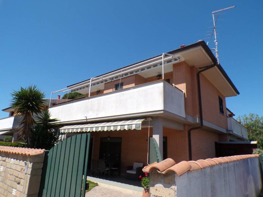 casa indipendente in vendita ad Anzio in zona Mare