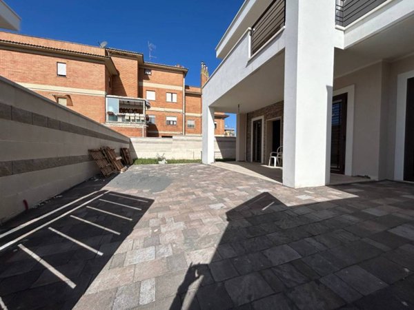 casa indipendente in vendita ad Anzio in zona Mare