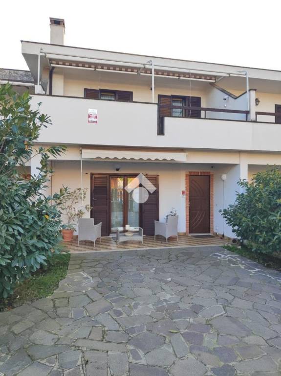 casa indipendente in vendita ad Anzio in zona Mare