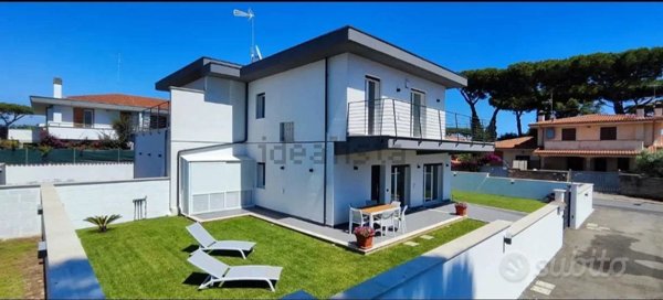casa indipendente in vendita ad Anzio
