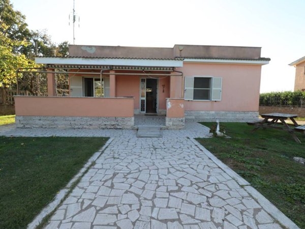 casa indipendente in vendita ad Anzio in zona Lido dei Pini