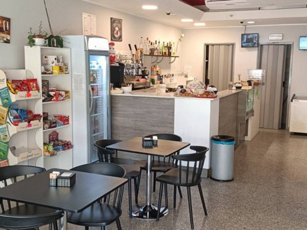 negozio in vendita ad Anzio in zona Mare