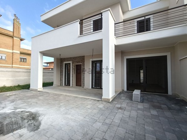 casa indipendente in vendita ad Anzio