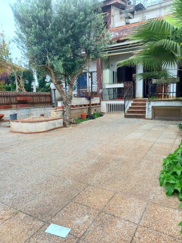 casa indipendente in vendita ad Anzio in zona Lido dei Pini