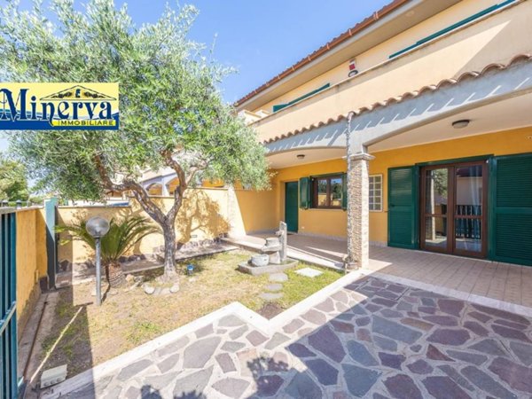 casa indipendente in vendita ad Anzio in zona Mare