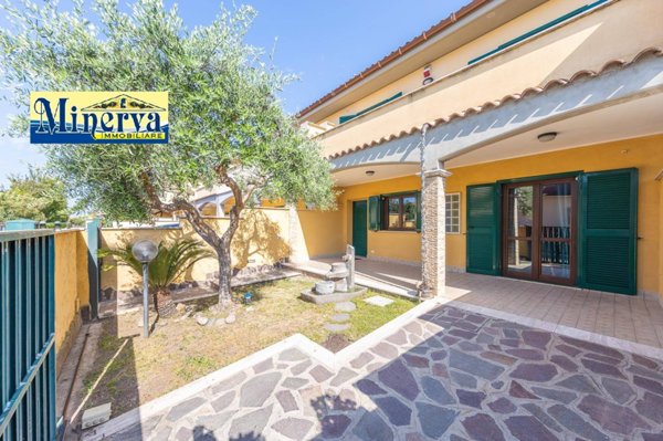 casa indipendente in vendita ad Anzio in zona Mare