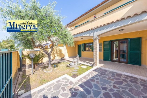 casa indipendente in vendita ad Anzio in zona Mare