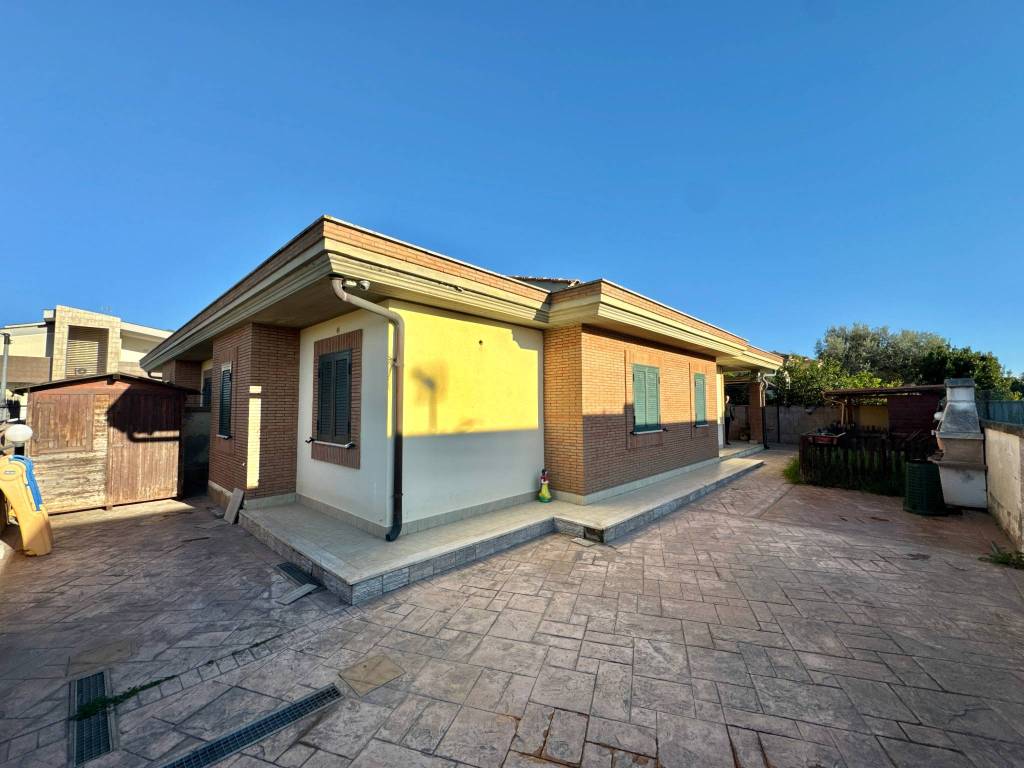 casa indipendente in vendita ad Anzio in zona Stazione