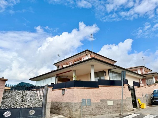 casa indipendente in vendita ad Anzio in zona Marechiaro