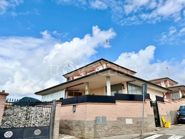 casa indipendente in vendita ad Anzio in zona Mare