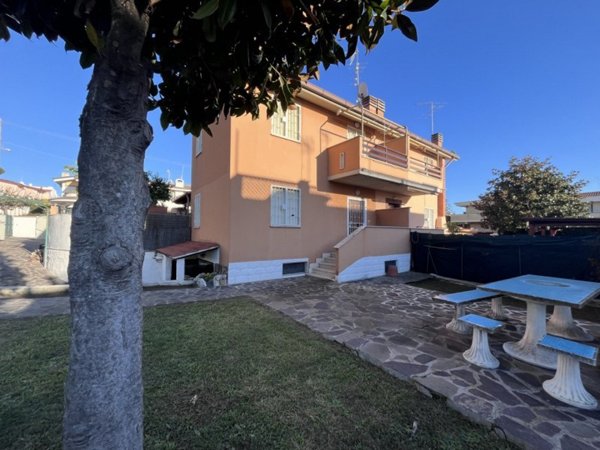 casa indipendente in vendita ad Anzio in zona Lido delle Sirene