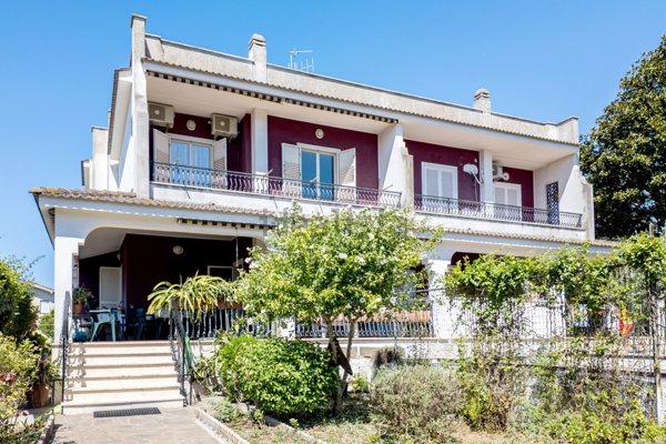 casa indipendente in vendita ad Anzio in zona Villa Claudia