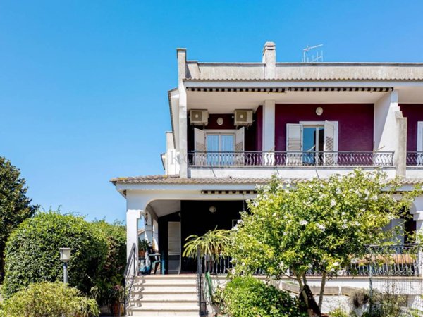 casa indipendente in vendita ad Anzio in zona Villa Claudia