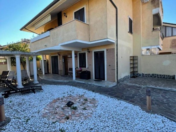 casa indipendente in vendita ad Anzio in zona Mare