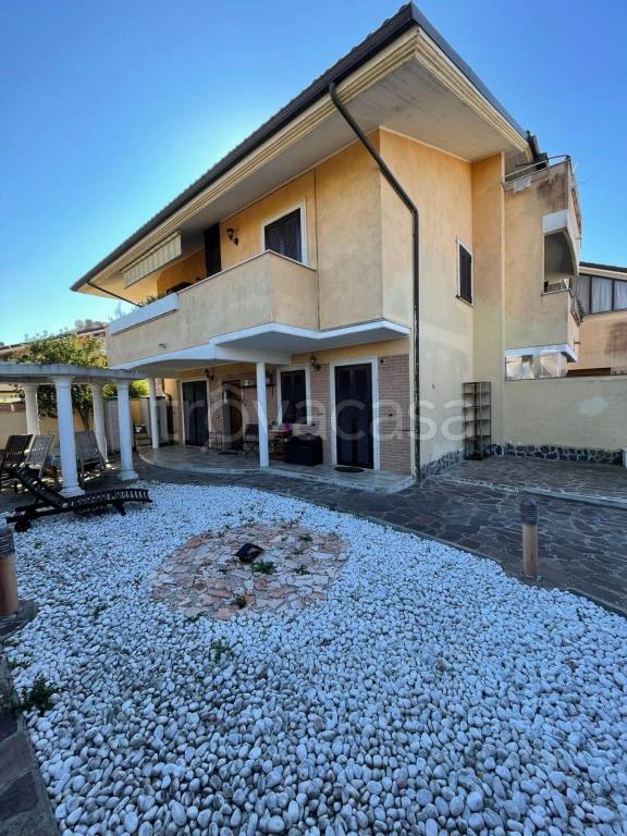 casa indipendente in vendita ad Anzio