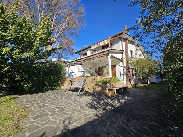 casa indipendente in vendita ad Anzio in zona Mare