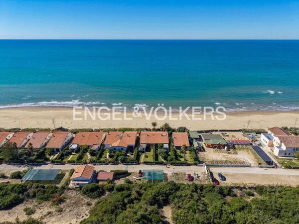 casa indipendente in vendita ad Anzio in zona Mare
