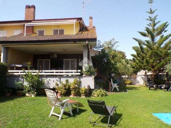 casa indipendente in vendita ad Anzio in zona Mare