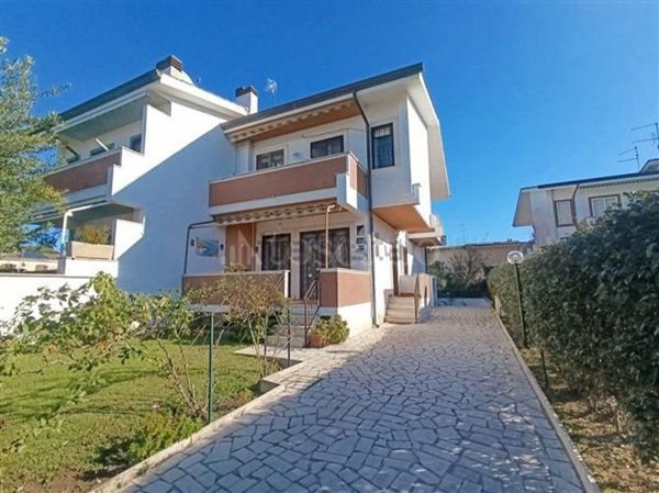 casa indipendente in vendita ad Anzio