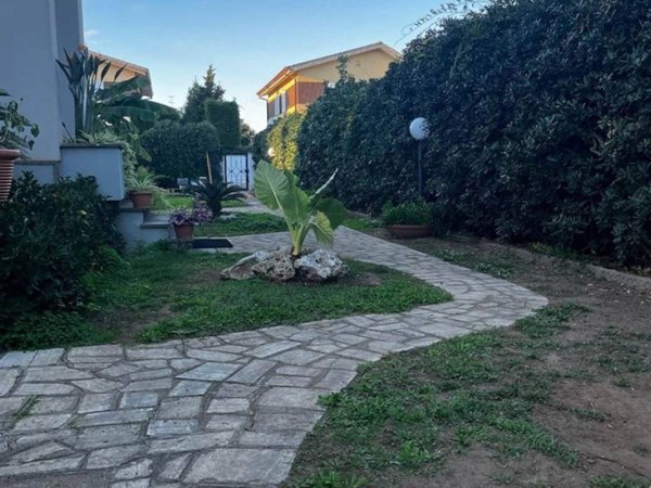 casa indipendente in vendita ad Anzio in zona Mare
