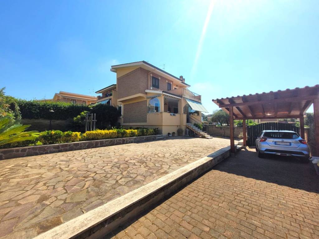 casa indipendente in vendita ad Anzio in zona Cincinnato