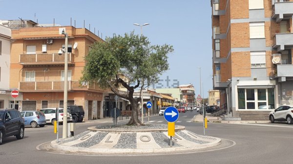 ufficio in vendita ad Anzio in zona Stazione