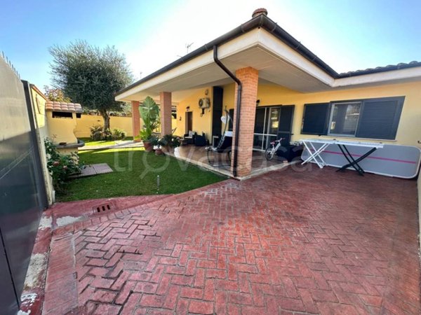 casa indipendente in vendita ad Anzio in zona Marechiaro