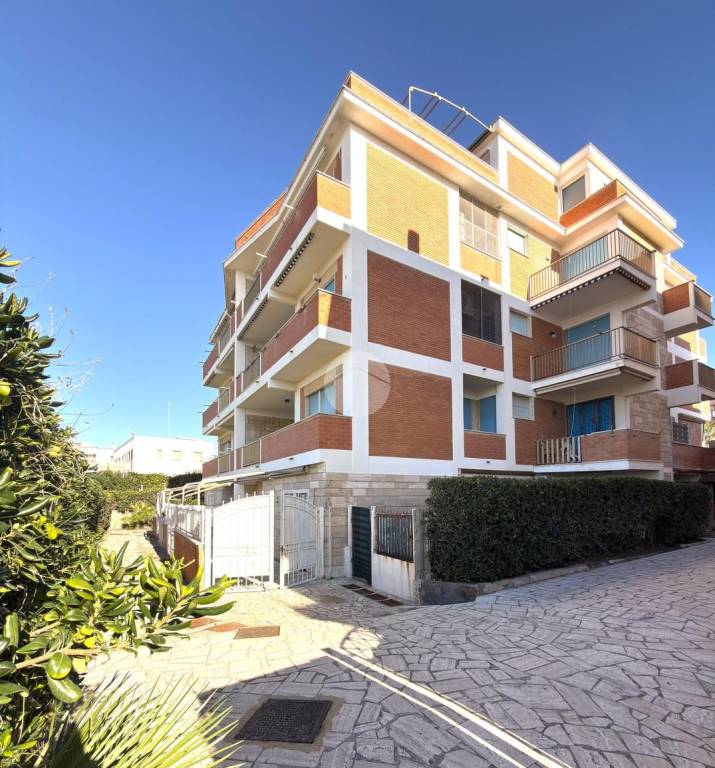 appartamento in vendita ad Anzio in zona Mare