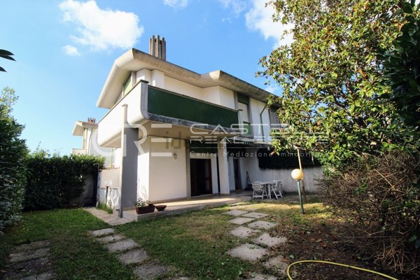 casa indipendente in vendita ad Anzio in zona Mare