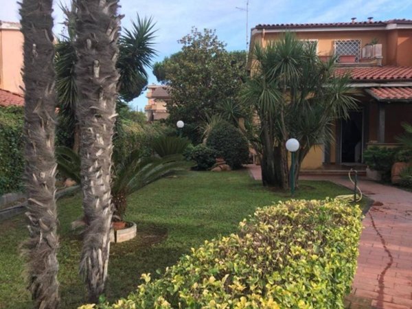 casa indipendente in vendita ad Anzio in zona Lido delle Sirene