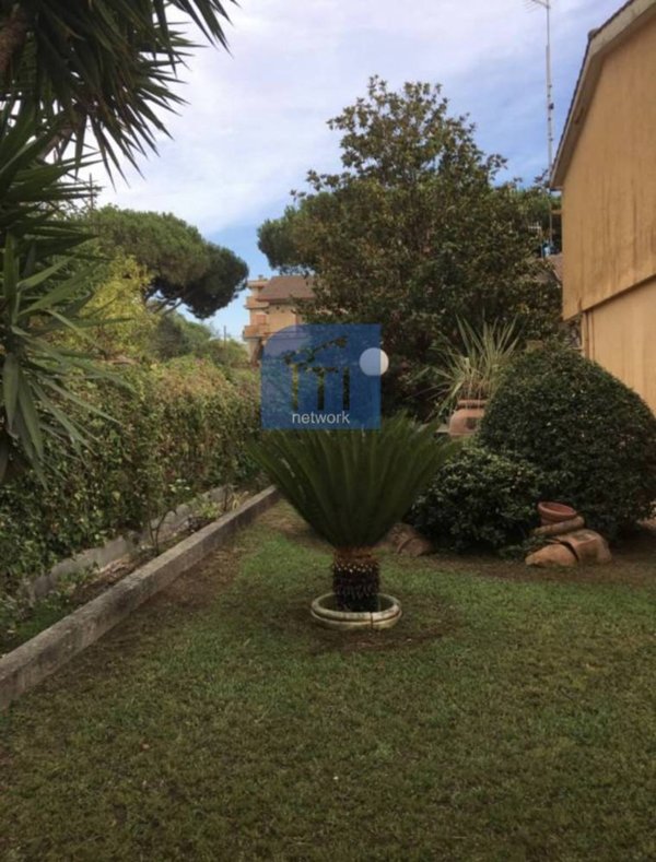 casa indipendente in vendita ad Anzio in zona Mare