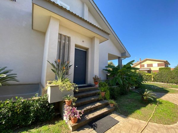 casa indipendente in vendita ad Anzio in zona Mare