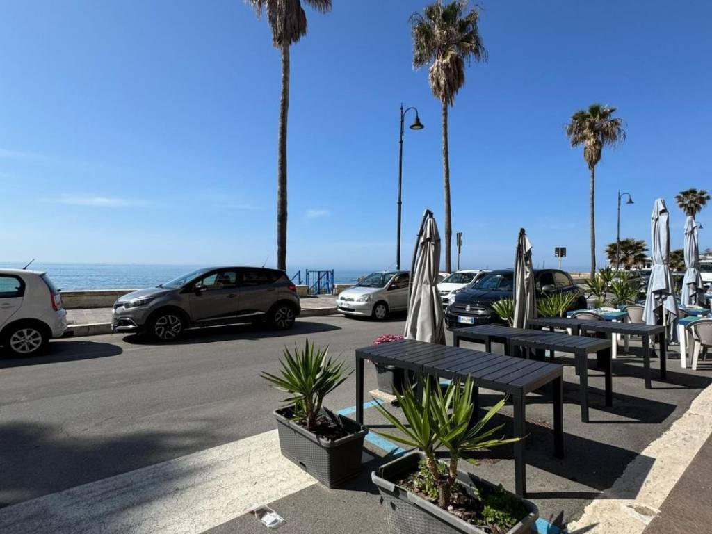 negozio in vendita ad Anzio in zona Mare
