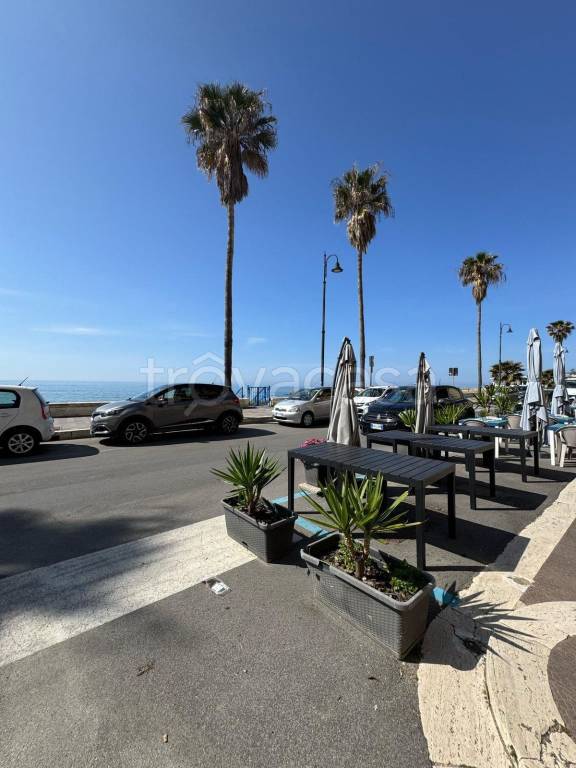 negozio in vendita ad Anzio in zona Mare